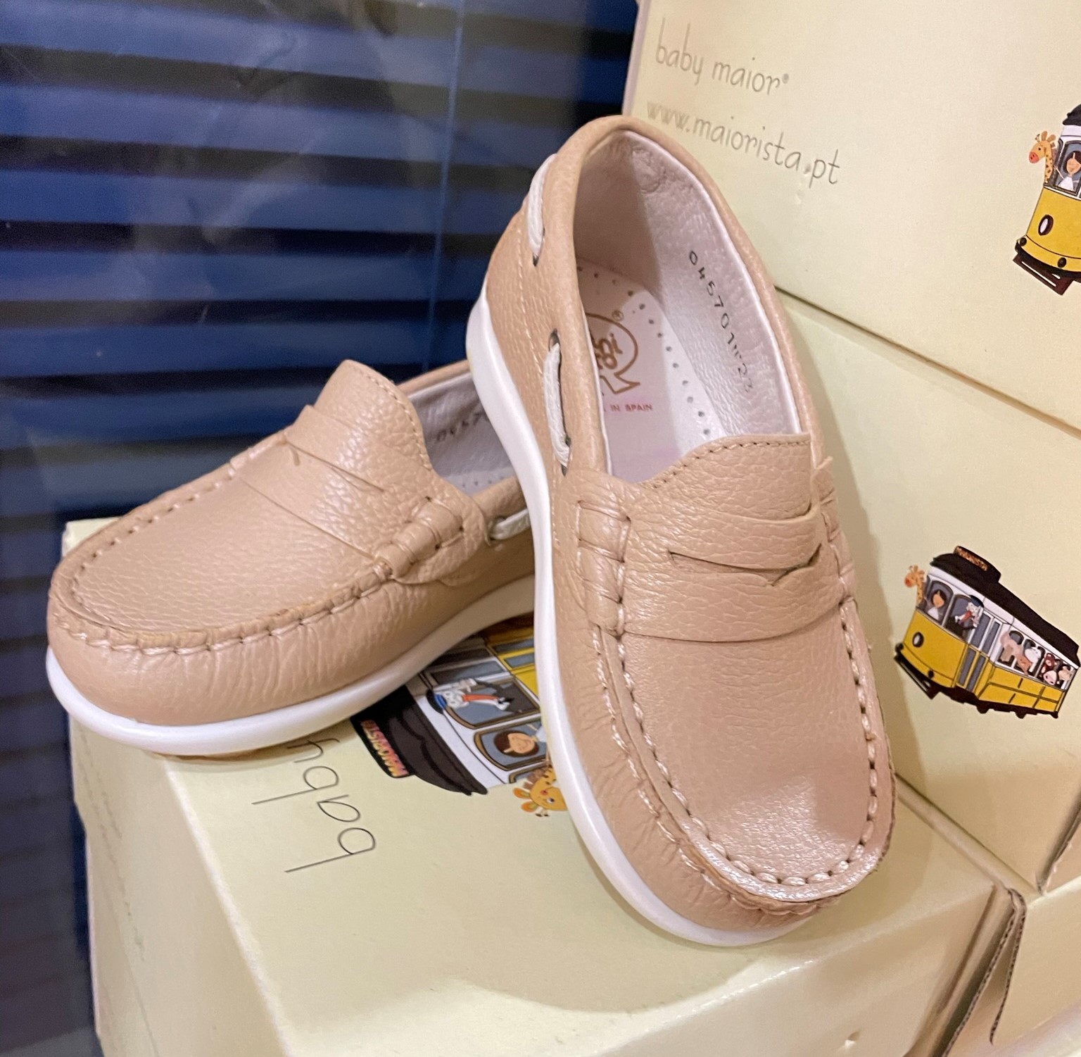 Sapato "vela" em camel