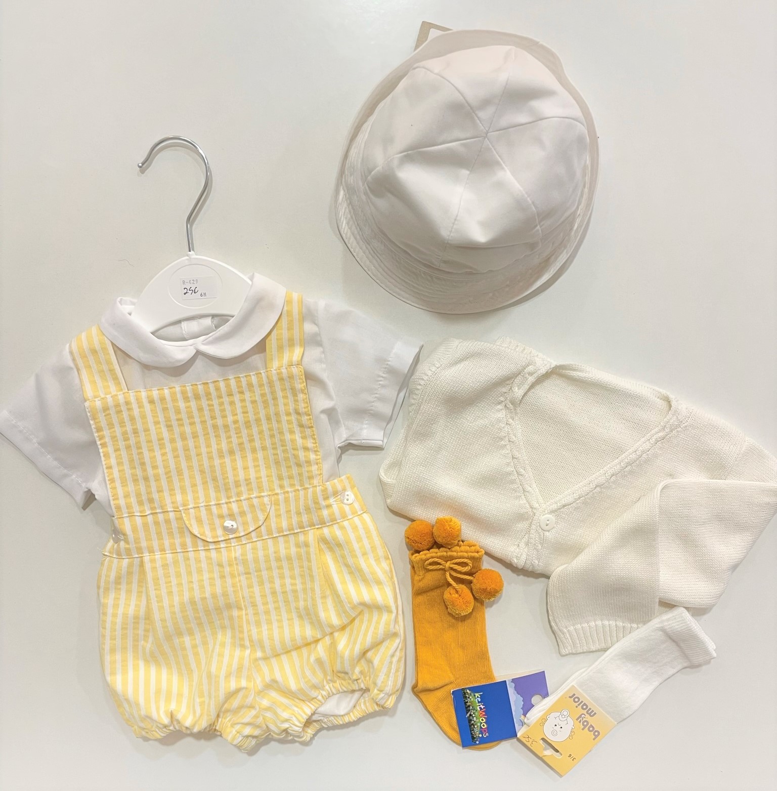Conjunto ás ricas amarelo