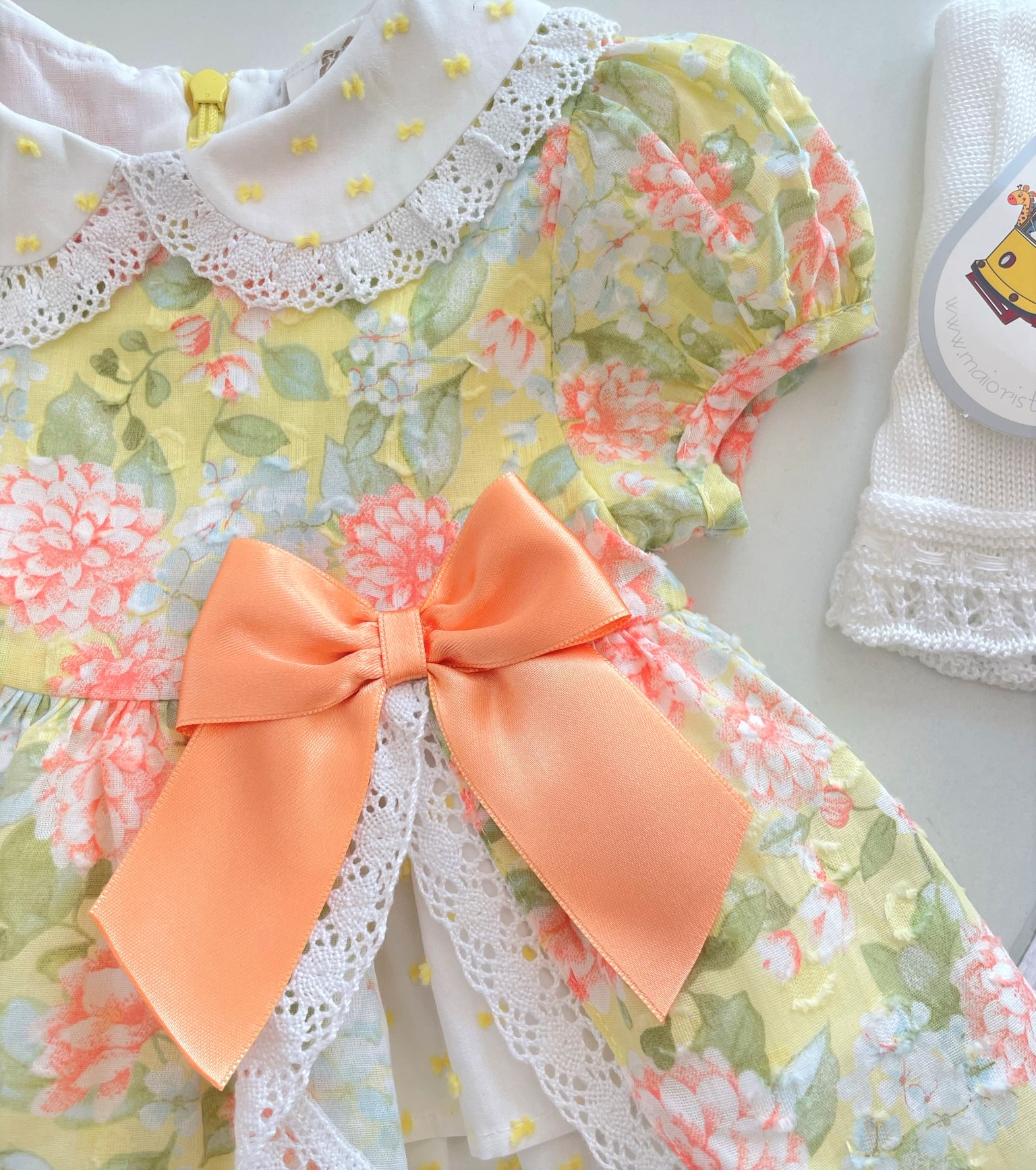 Vestido florido com laço salmão