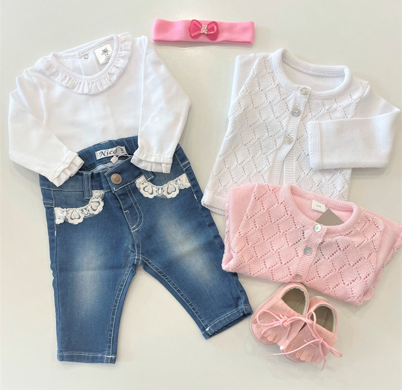 Calça de ganga com renda branca