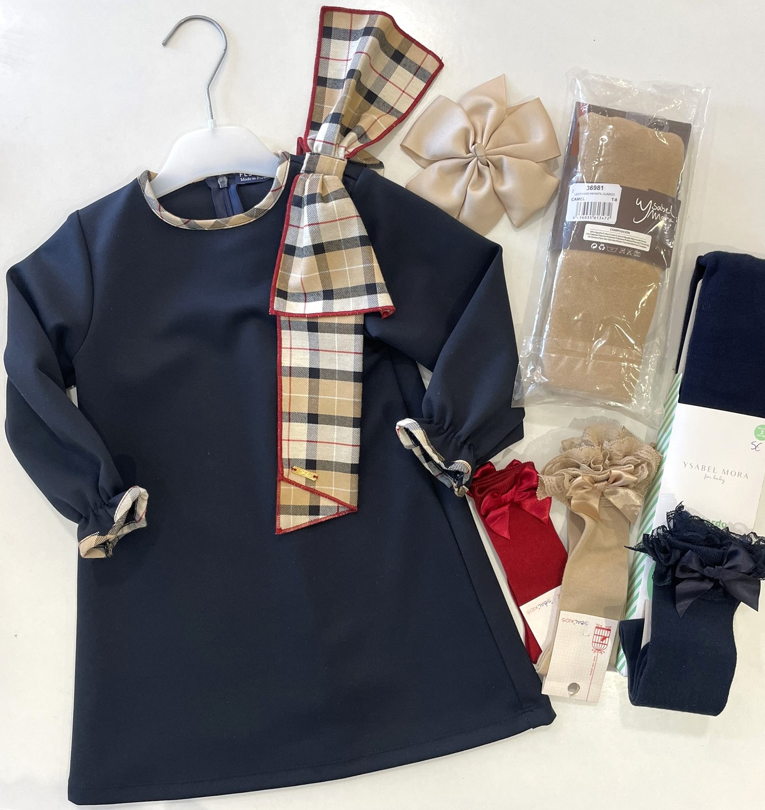 Vestido marinho com laço