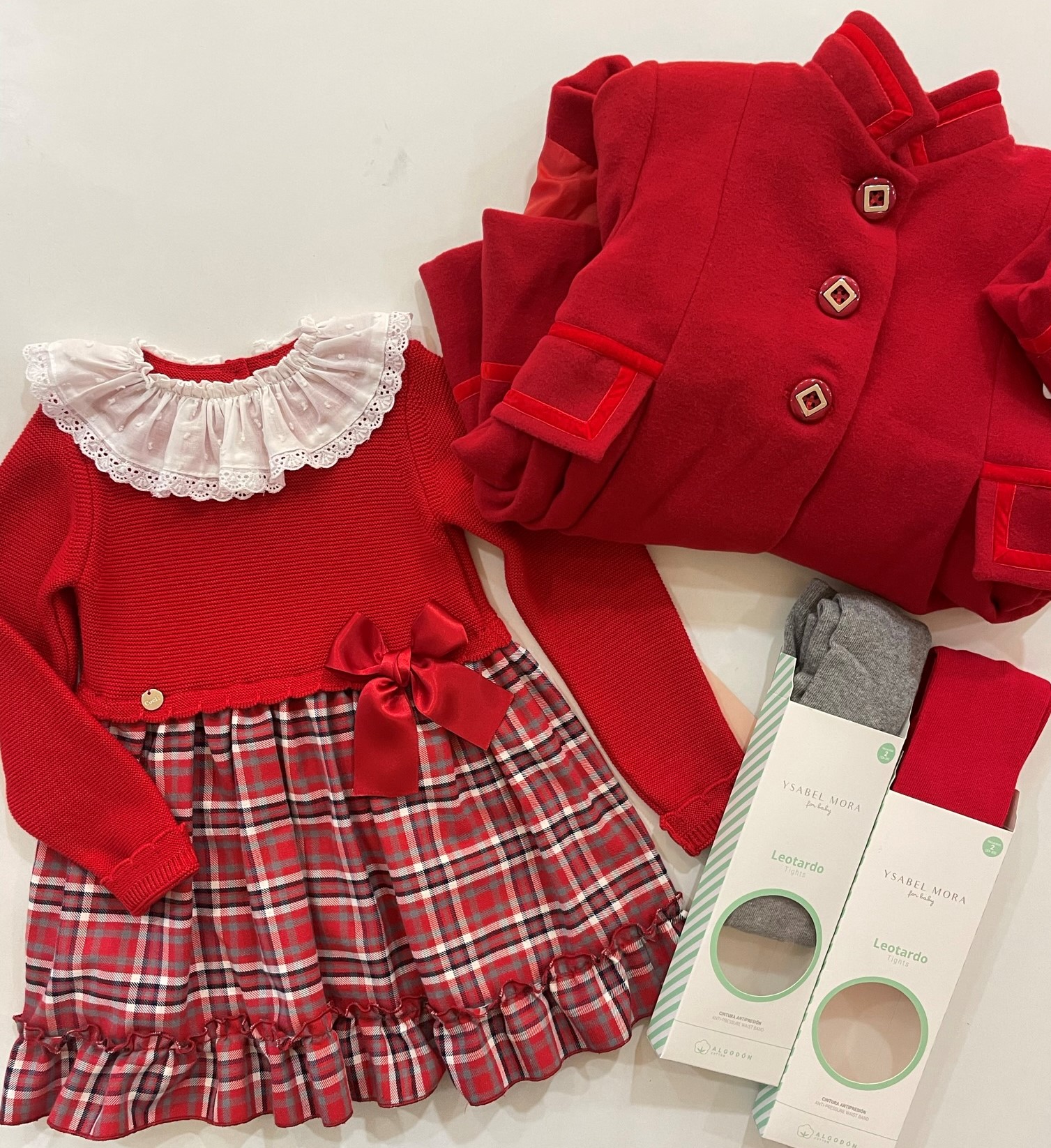 Vestido com peito em malha e gola