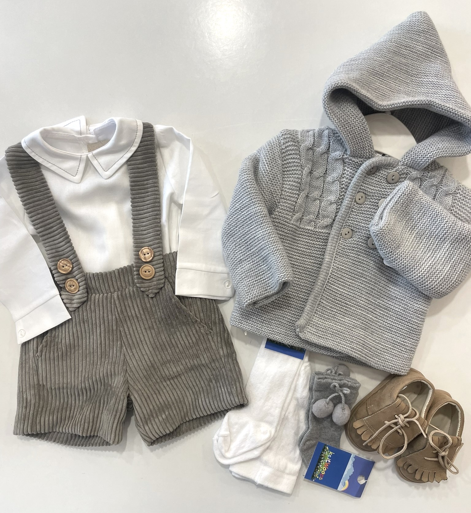 Conjunto tipo bombazine com camisa - cinza