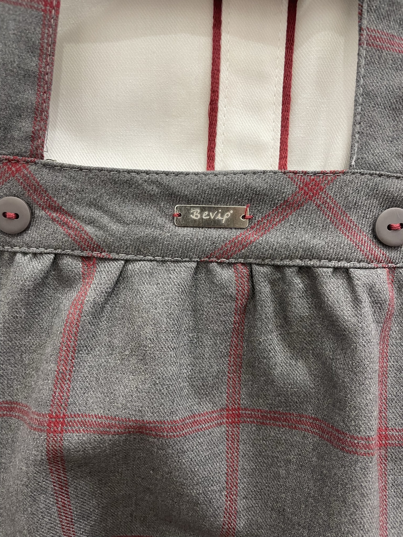 Conjunto de calção cinza e bordô