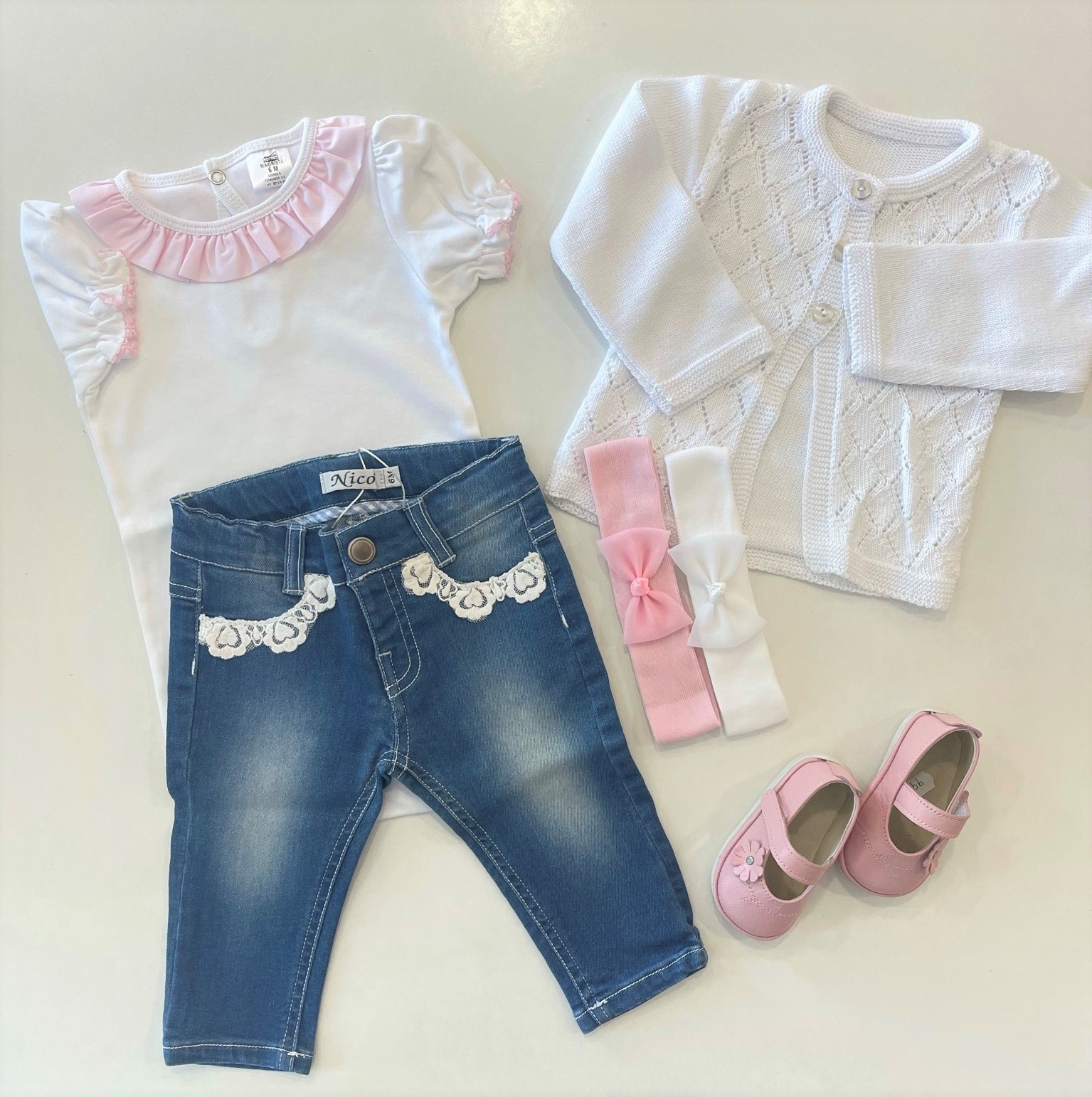 Calça de ganga com renda branca