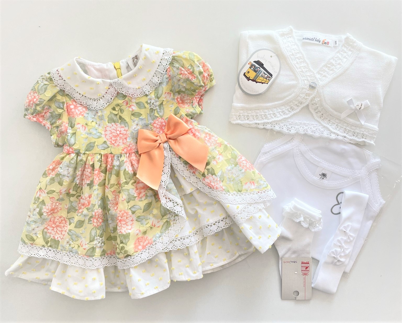 Vestido florido com laço salmão