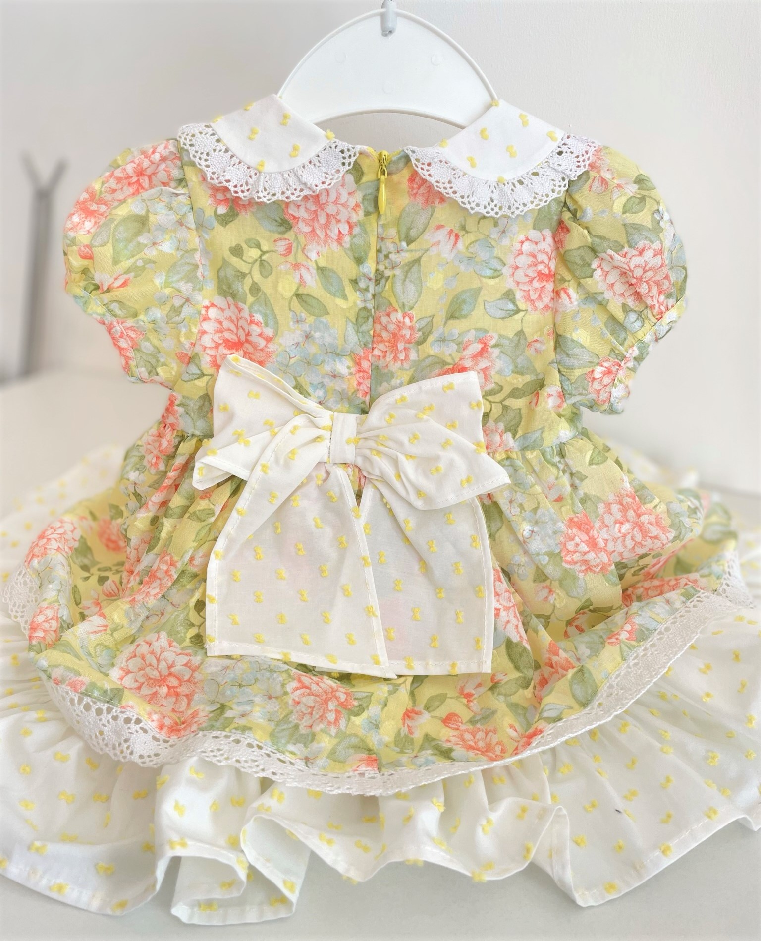 Vestido florido com laço salmão