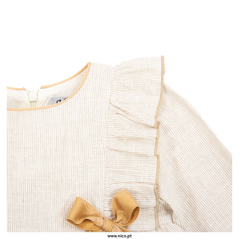Vestido em linho com laços